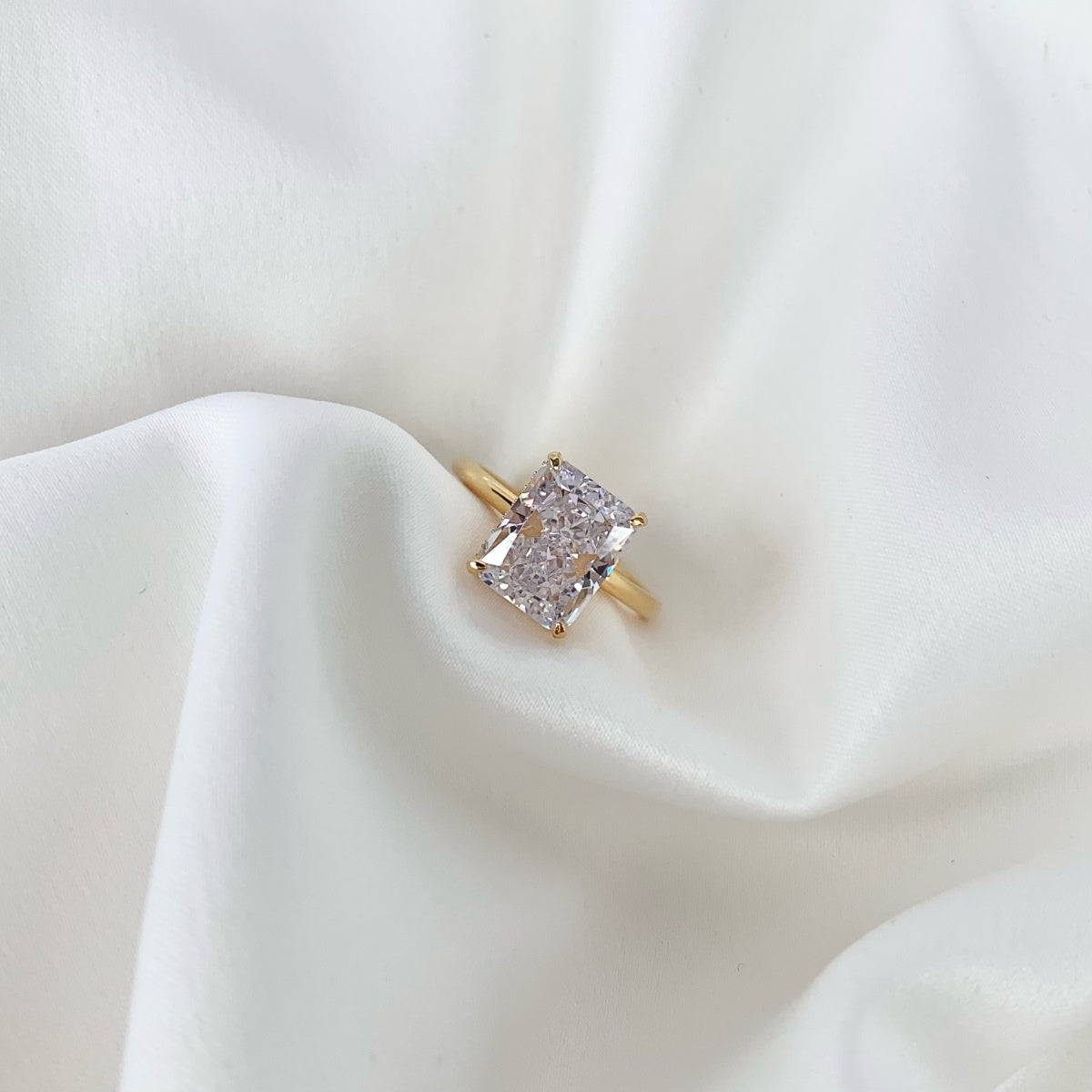 [AuraEcho]4.0 Carat Ornate Enchanting Radiand Cut Banquet Ring